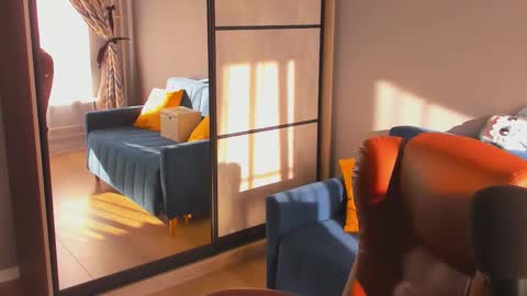 Call me Bee online show from September 11, 1:44 pm