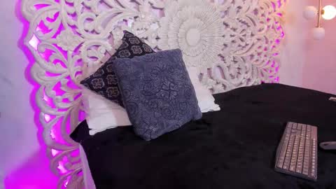 Ana  online show from October 8, 11:36 am