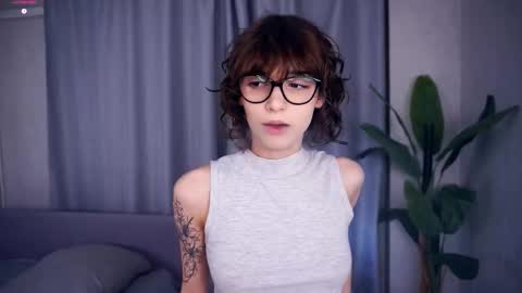 Snapshot of odettehatt chatting on September 19, 6:40 pm Thea online show from September 19, 6:40 pm