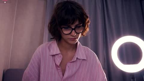 Thea online show from November 9, 7:43 pm