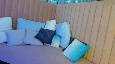 oh_kate_ online show from February 25, 1:37 am