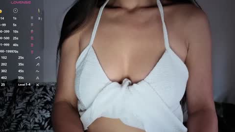 ohanna_ online show from November 8, 10:15 pm