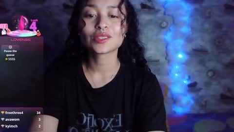 Snapshot of ohdaisy1 chatting on September 29, 2:49 am Nina online show from September 29, 2:49 am