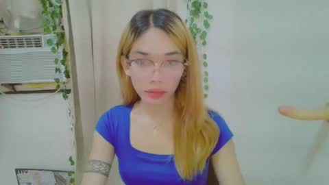 Snapshot of ohmyalessandraxcx chatting on October 7, 10:30 am LIAN online show from October 7, 10:30 am