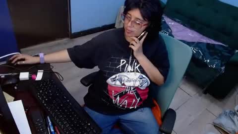 ohmysqueak online show from July 1, 3:06 am