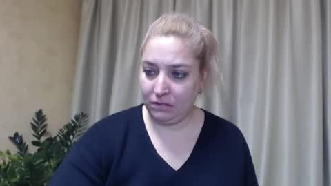 Snapshot of ohsweetiren chatting on February 6, 7:13 am Iren online show from February 6, 7:13 am