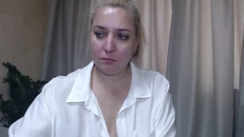 Snapshot of ohsweetiren chatting on September 12, 6:25 am Iren online show from September 12, 6:25 am