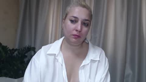 Snapshot of ohsweetiren chatting on September 13, 6:54 am Iren online show from September 13, 6:54 am
