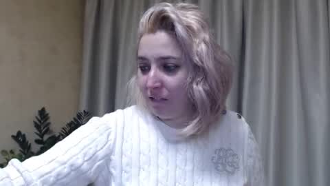 Snapshot of ohsweetiren chatting on February 9, 6:43 am Iren online show from February 9, 6:43 am