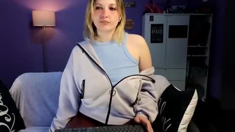 OliSunny Olivia online show from March 26, 7:04 pm