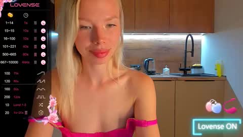 Snapshot of olivia_bells chatting on September 29, 9:42 pm Olivia 3 online show from September 29, 9:42 pm