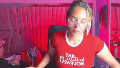 Snapshot of olivia_fox69 chatting on December 24, 3:49 am OLIVIA online show from December 24, 3:49 am