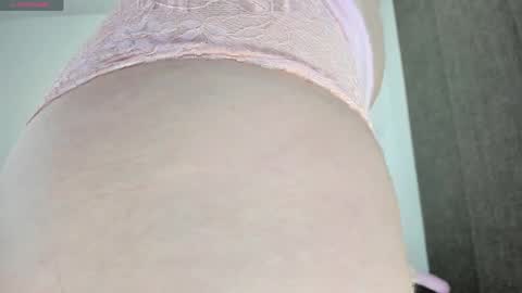 olivia_martine online show from April 15, 4:13 am