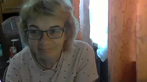 Olivia Mia online show from June 4, 1:48 pm