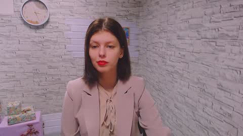 Snapshot of olivia_red_ chatting on December 14, 6:35 am Olivia online show from December 14, 6:35 am