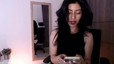 oliviaaa__ online show from January 18, 7:15 pm