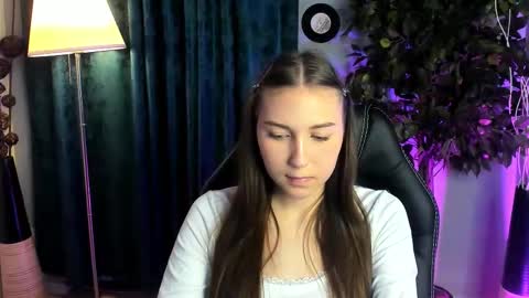 olivialangs online show from March 20, 1:27 pm