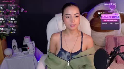 Olivia Mcneill  online show from February 7, 12:39 pm