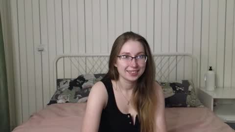 Snapshot of oliviavele chatting on October 2, 6:13 pm Kylie online show from October 2, 6:13 pm