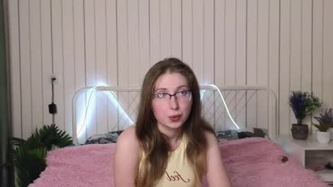 Snapshot of oliviavele chatting on October 6, 6:56 pm Kylie online show from October 6, 6:56 pm