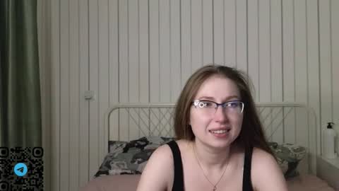 Snapshot of oliviavele chatting on October 1, 6:13 pm Kylie online show from October 1, 6:13 pm