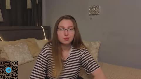 Snapshot of oliviavele chatting on September 16, 7:55 pm Kylie online show from September 16, 7:55 pm