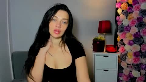 OliviaWomen online show from November 20, 7:42 am