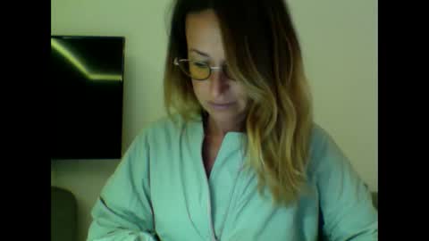 olyra11 online show from October 26, 9:43 pm