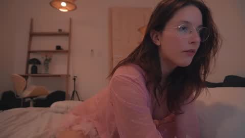 Ariel online show from February 14, 9:53 pm