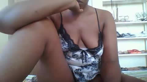 Ella online show from December 15, 7:02 am