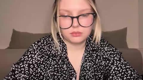 Ophelia online show from March 5, 9:43 pm