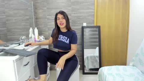 Snapshot of oriana_olsen chatting on October 2, 2:05 am Oriana online show from October 2, 2:05 am