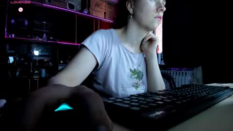 Ella online show from March 10, 7:44 am