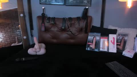 pamela_mature41 online show from November 18, 11:33 am