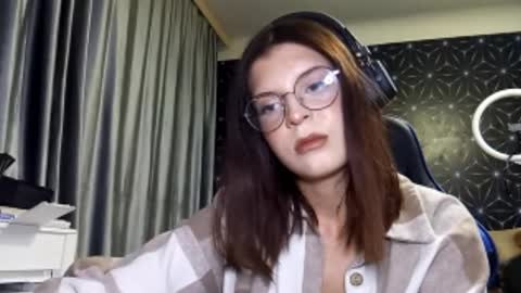 Snapshot of pamelamcmeen chatting on October 2, 1:49 pm Pamela online show from October 2, 1:49 pm