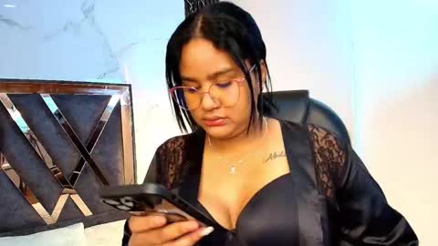 paolacastillo_ online show from December 15, 11:37 am