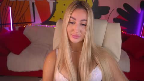 Lia online show from October 18, 8:39 am