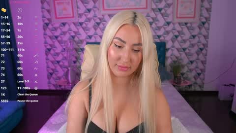 Lia online show from April 8, 1:13 pm