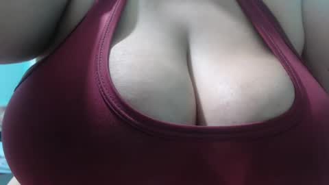 Snapshot of pareja_explosivasexx chatting on February 11, 5:05 am Luna online show from February 11, 5:05 am