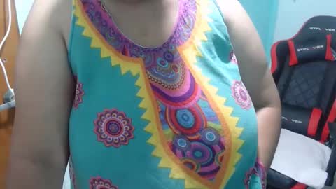 Snapshot of pareja_explosivasexx chatting on October 21, 7:45 am Luna online show from October 21, 7:45 am