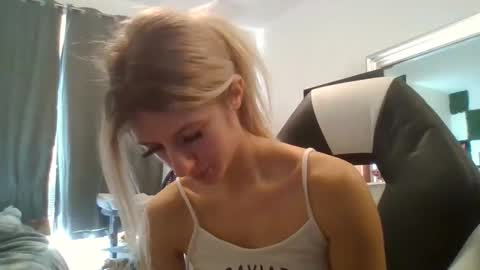 parisbaby2000 online show from January 7, 3:37 pm