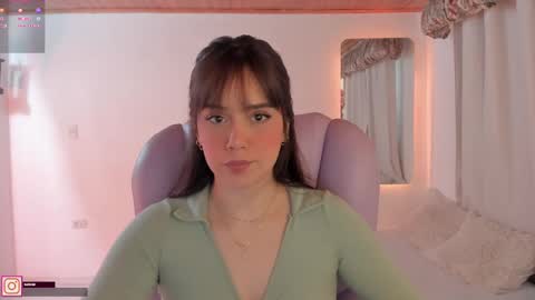 Snapshot of pau_cute chatting on February 25, 9:37 pm Sofa online show from February 25, 9:37 pm