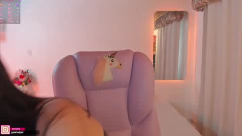 Snapshot of pau_cute chatting on March 6, 9:09 pm Sofa online show from March 6, 9:09 pm
