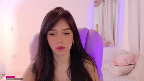 Snapshot of pau_cute chatting on October 4, 9:52 pm Sofa online show from October 4, 9:52 pm