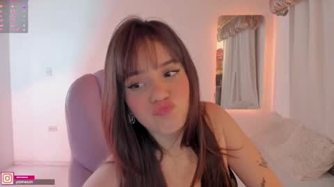 Snapshot of pau_cute chatting on February 25, 4:24 am Sofa online show from February 25, 4:24 am