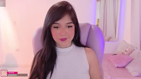Snapshot of pau_cute chatting on October 16, 9:39 pm Sofa online show from October 16, 9:39 pm