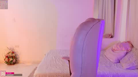 Snapshot of pau_cute chatting on September 20, 4:55 am Sofa online show from September 20, 4:55 am