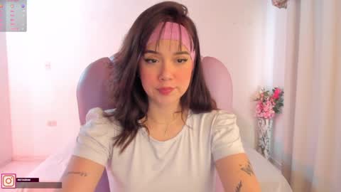 Snapshot of pau_cute chatting on January 18, 3:38 pm Sofa online show from January 18, 3:38 pm