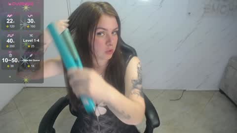 Snapshot of paula_b_ chatting on December 14, 1:06 pm Paula online show from December 14, 1:06 pm