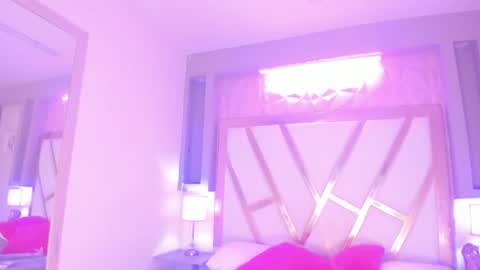   online show from November 24, 5:15 pm